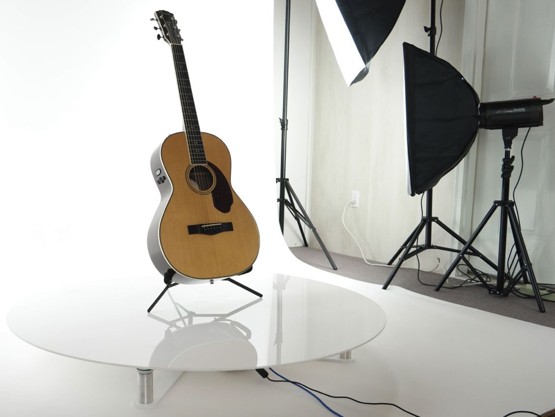 Product Photography Plat Large Guitar01